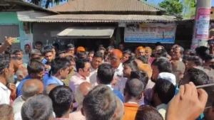 সারের দাবিতে লালমনিরহাটে কৃষকদের মহাসড়ক অবরোধ